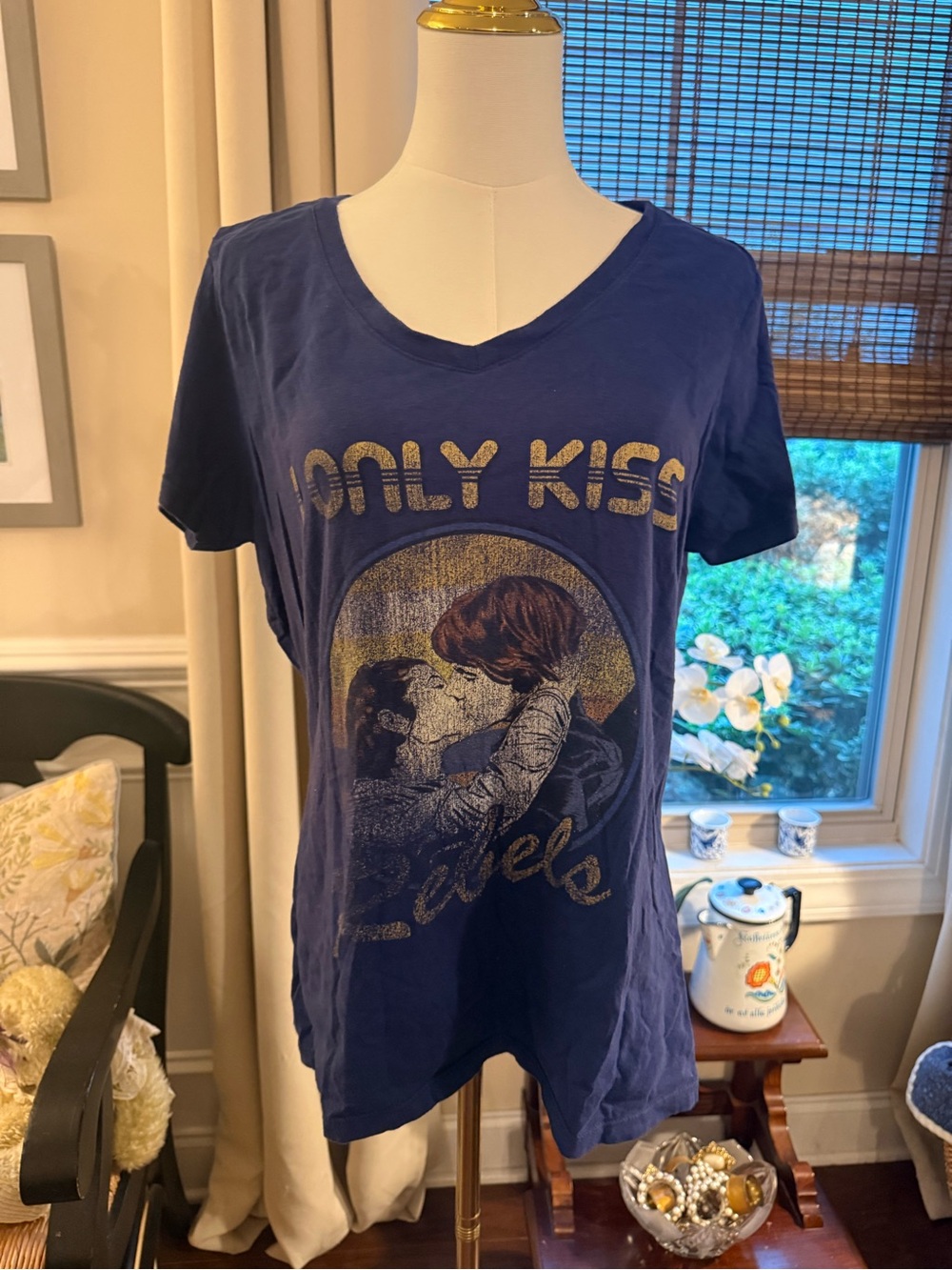 Star Wars Navy Blue Graphic 'I Only Kiss Rebels' Short Sleeve Tee